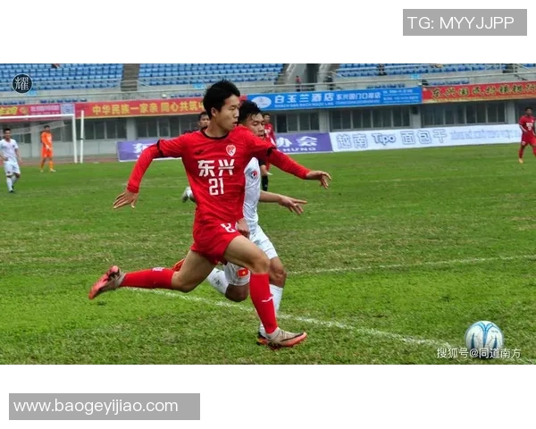 中港足球明星赛在义乌激情开赛球迷共襄盛举展现足球魅力与友谊