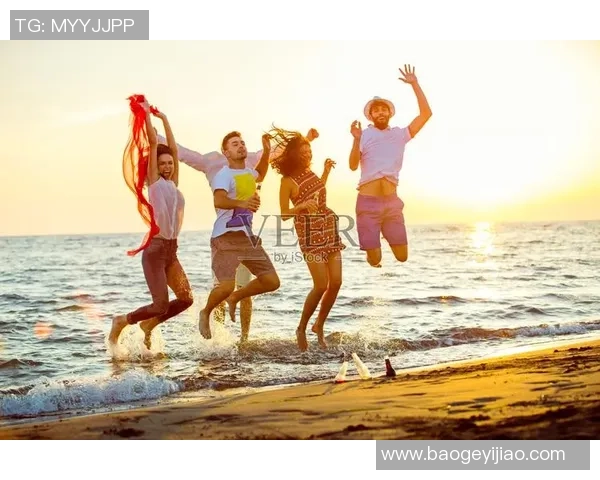 海边沙滩上激情四溢的足球赛让我们感受夏日的热情与快乐 海边沙滩上激情四溢的足球赛让我们感受夏日的热情与快乐